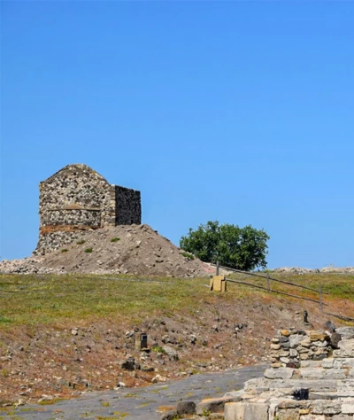 il Teatro romano e Resti delle mura
