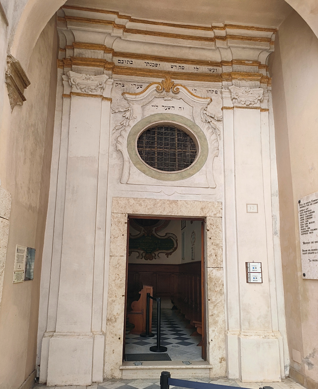l'Architettura religiosa ha avuto molti restauri finanziati da Leone di Sabato