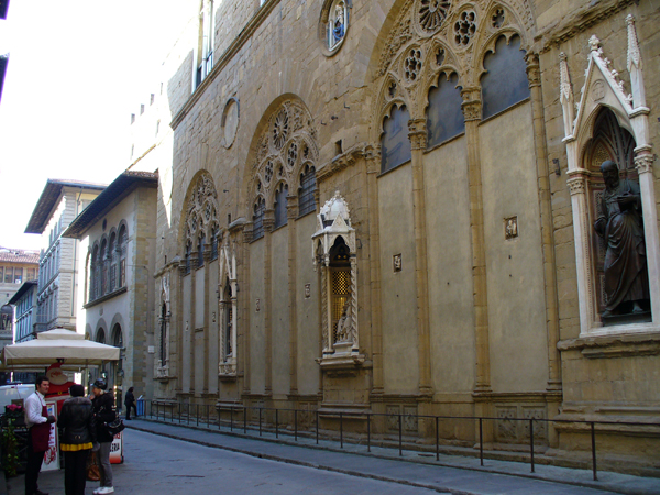 Via Calzaiuoli e la Chiesa di Orsanmichele