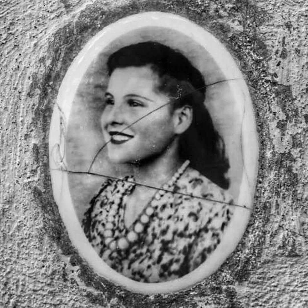 Elvira Orlandini , la foto sulla lapide