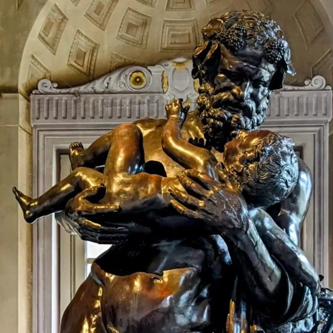  il volto di Sileno e la sua espressione sono resi con una precisione incredibile, i muscoli e i capelli sembrano quasi palpabili