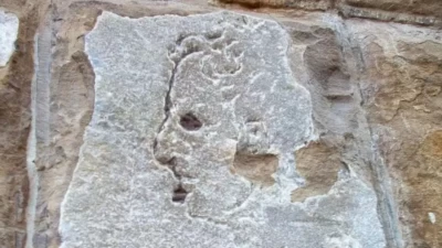 Michelangelo and portrait on the facade
